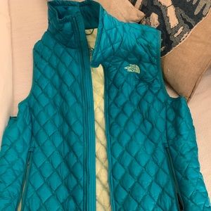 Women’s North Face quilted Vest size Large